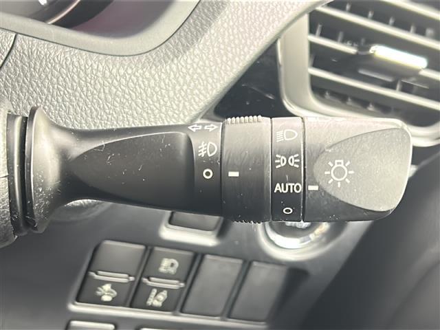 ノア Si ダブルバイビーII 禁煙車/純正12.1型フリップダウンモニター/トヨタセーフティ/クルコン/純正9型ナビ/フルセグ/両側電動ドア/ソナー/ビルトインETC/ドラレコ/ハーフレザーシート/スマキー×2/ロールサンシェード(24枚目)