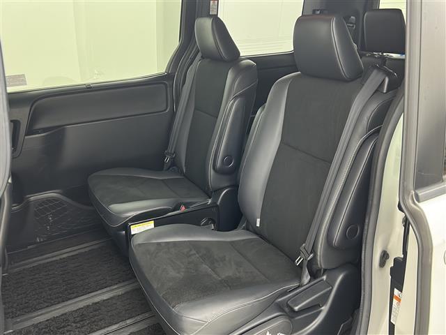 ノア Si ダブルバイビーII 禁煙車/純正12.1型フリップダウンモニター/トヨタセーフティ/クルコン/純正9型ナビ/フルセグ/両側電動ドア/ソナー/ビルトインETC/ドラレコ/ハーフレザーシート/スマキー×2/ロールサンシェード(33枚目)