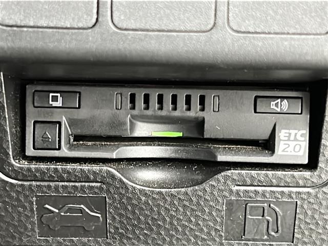 ルーミー カスタムG-T 純正9インチナビ/フルセグTV/Bluetooth/バックカメラ/両側パワースライドドア/クルーズコントロール/ビルトインETC/DNシートヒーター/前後ドライブレコーダー/アイドリングストップ(11枚目)