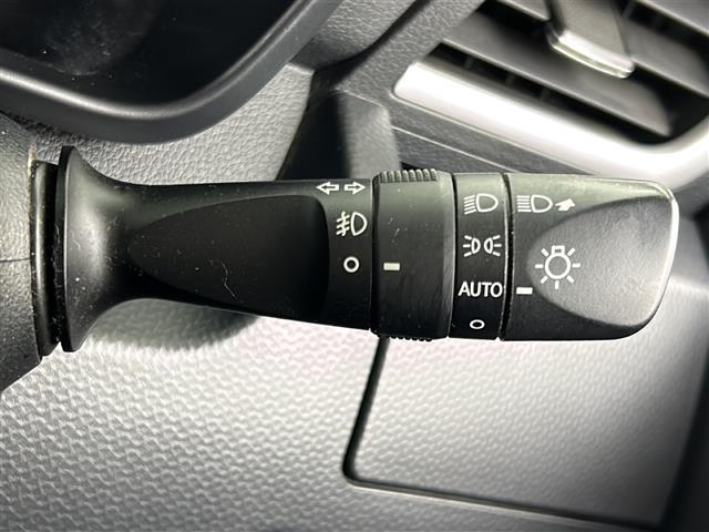 ルーミー カスタムG-T 純正9インチナビ/フルセグTV/Bluetooth/バックカメラ/両側パワースライドドア/クルーズコントロール/ビルトインETC/DNシートヒーター/前後ドライブレコーダー/アイドリングストップ(27枚目)