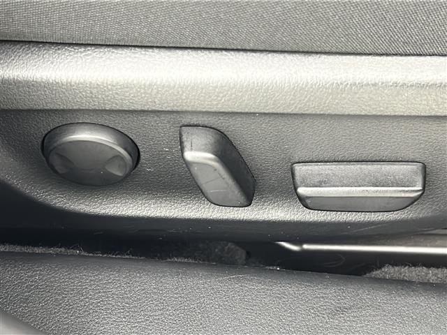 MX-30 ベーシックPKG+エクステリアパッケージ 禁煙車/アイアクティブセンス/全方位カメラ/純正ナビ/フルセグTV/シートヒーター/パワーシート/ハンドルヒーター/革巻きハンドル/ステアスイッチ/プッシュスタート/スマートキー×2/ETC/ドラレコ(12枚目)