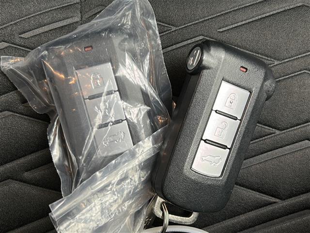 デリカD:5 G パワーパッケージ 禁煙車/E-アシスト/BSM/全周囲カメラ/両側電動スライド/パドルシフト/電動リアゲート/電動ステップ/温熱シート/電動シート/ドラレコ/ETC/プッシュスタート/スマートキー×2/メーカーナビ(28枚目)