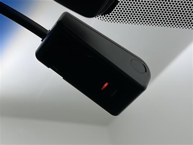 クラウンハイブリッド S Cパッケージ 純正ナビ/CD/DVD/Bluetooth/フルセグTV/バックカメラ/DNシートヒーター/DNパワーシート/ハンドルヒーター/レーントレーシングアシスト/オートクルーズコントロール/BSM/HUD(11枚目)