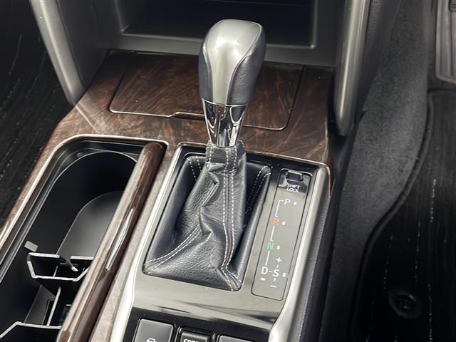 マークX 250G 禁煙車/モデリスタ/トヨタセーフティセンス/Bカメラ/電動シート/社外9型ナビ/フルセグ/革巻きステア/Pスタート/スマートキー/ビルトインETC/ドラレコ/LEDヘッド/フォグ/純正16インチアルミ(9枚目)