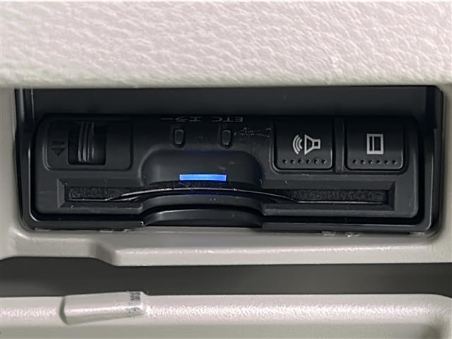 セレナ ｅ－パワー　ＸＶ　ワンオーナー／禁煙車／プロパイロット／衝突軽減／車線維持／パーキングアシスト／全周囲カメラ／デジタルインナーミラー／シートヒーター純正９型ナビ／両側電動ドア／ビルトインＥＴＣ／純正ドライブレコーダー（12枚目）