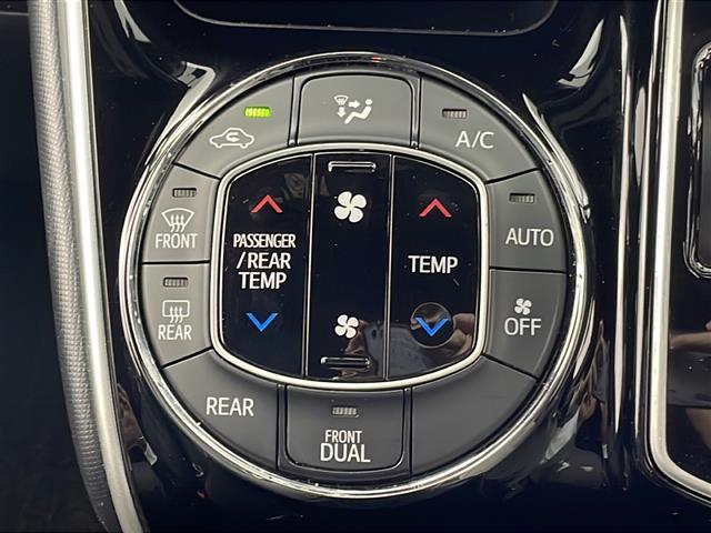 ヴォクシー ZS 煌 モデリスタエアロ/禁煙車/両側電動ドア/トヨタセーフティ/純正9型ナビ/フルセグTV/バックカメラ/ETC/ドラレコ/革巻きステアリング/純正アルミ/LEDヘッド/フォグランプ/ロールサンシェード(9枚目)