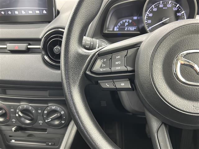 MAZDA2 15S i-ACTIVSENSE/衝突軽減/BSM/レーンキープアシスト/バックカメラ/純正ナビ/ETC/フルセグTV/HIDヘッドライト/横滑り防止装置/ステアリングスイッチ/社外15インチアルミホイール(12枚目)