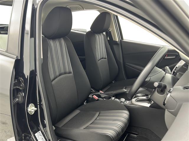 MAZDA2 15S i-ACTIVSENSE/衝突軽減/BSM/レーンキープアシスト/バックカメラ/純正ナビ/ETC/フルセグTV/HIDヘッドライト/横滑り防止装置/ステアリングスイッチ/社外15インチアルミホイール(13枚目)