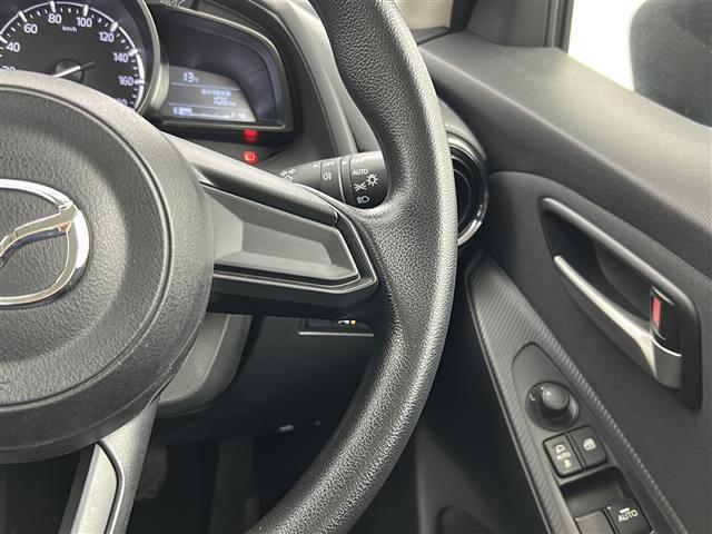 MAZDA2 15S i-ACTIVSENSE/衝突軽減/BSM/レーンキープアシスト/バックカメラ/純正ナビ/ETC/フルセグTV/HIDヘッドライト/横滑り防止装置/ステアリングスイッチ/社外15インチアルミホイール(23枚目)