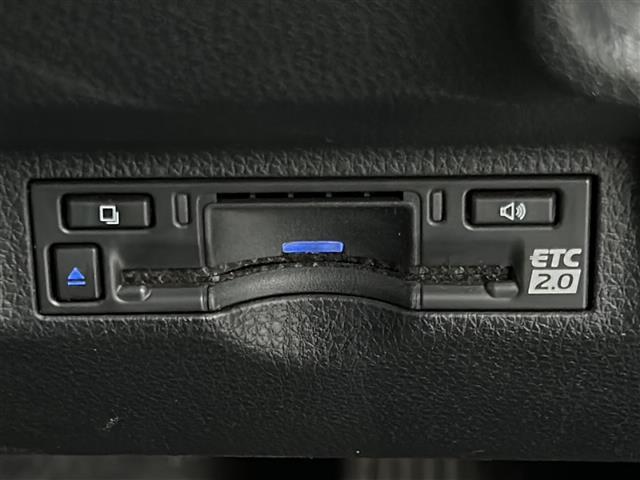 シエンタ ハイブリッドZ 禁煙車/トヨタセーフティ/4WD/両側電動ドア/純正ディスプレイオーディオ/バックカメラ/革巻ステアリング/ETC/AC100V/純正フロアマッド/純正アルミホイール/LEDヘッド/ロールサンシェード(12枚目)