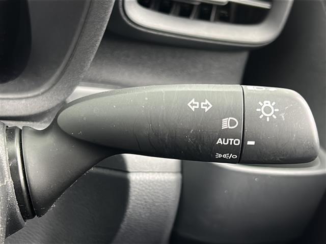 シエンタ ハイブリッドZ 禁煙車/トヨタセーフティ/4WD/両側電動ドア/純正ディスプレイオーディオ/バックカメラ/革巻ステアリング/ETC/AC100V/純正フロアマッド/純正アルミホイール/LEDヘッド/ロールサンシェード(24枚目)