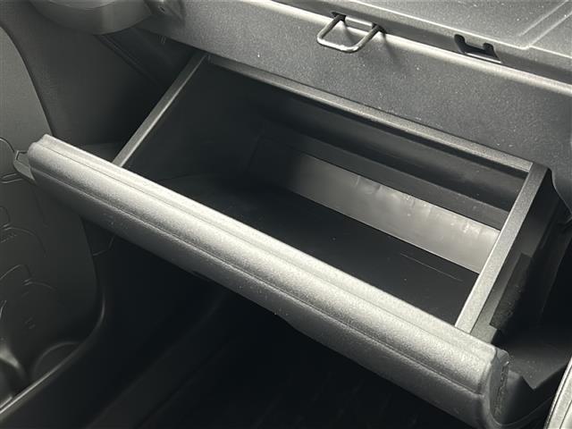 シエンタ ハイブリッドZ 禁煙車/トヨタセーフティ/4WD/両側電動ドア/純正ディスプレイオーディオ/バックカメラ/革巻ステアリング/ETC/AC100V/純正フロアマッド/純正アルミホイール/LEDヘッド/ロールサンシェード(30枚目)