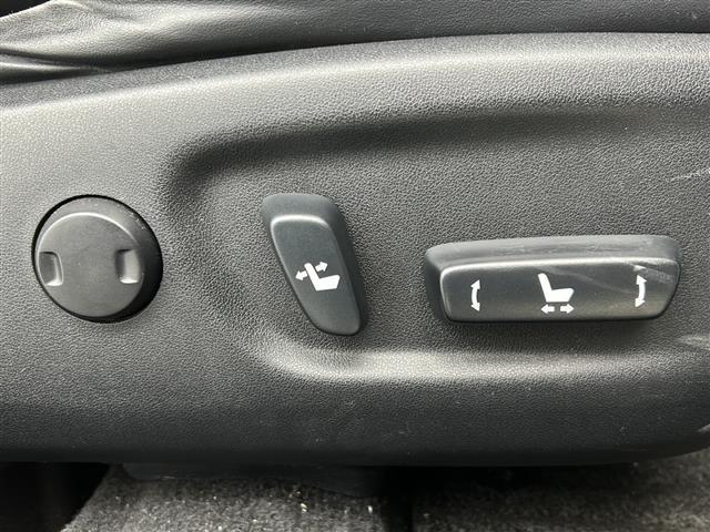 【パワーシート】シートを電動で動かすことができるので、弱い力でシートを最適な場所に調整できます！