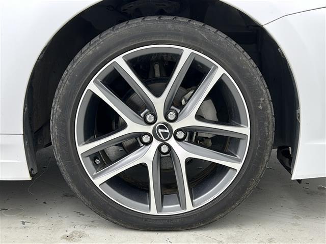 【純正１７インチアルミホイール】専用のアルミなので、お車のイメージにぴったり！！社外のアルミやスタッドレスタイヤも取り扱いございます！！ドレスアップもカスタマイズもお任せください！！