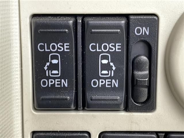 ムーヴキャンバス Gメイクアップ SAIII 禁煙車/衝突軽減/両側パワースライドドア/純正7型ナビ/バックカメラ/フルセグテレビ/ETC/前方ドライブレコーダー/スマートキー/純正フロアマット/LEDヘッドライト/純正ドアバイザー/社外アルミ(5枚目)