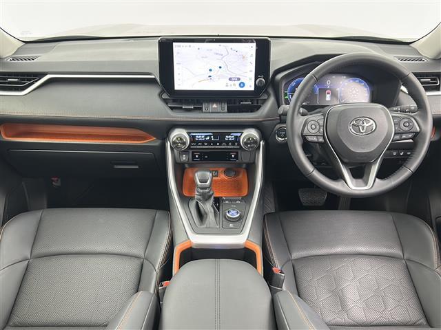 RAV4 ハイブリッドアドベンチャー 禁煙車/サンルーフ/4WD/寒冷地仕様/リアフォグ/トヨタセーフティ/パワーシート/シートメモリー/シートヒーター/ベンチレーション/レザーシート/純正ディスプレイオーディオ/フルセグ/バックカメラ/(2枚目)