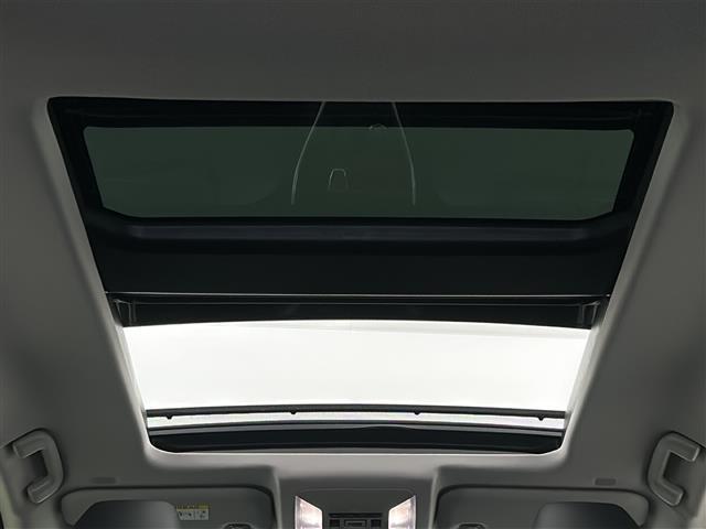 RAV4 ハイブリッドアドベンチャー 禁煙車/サンルーフ/4WD/寒冷地仕様/リアフォグ/トヨタセーフティ/パワーシート/シートメモリー/シートヒーター/ベンチレーション/レザーシート/純正ディスプレイオーディオ/フルセグ/バックカメラ/(3枚目)