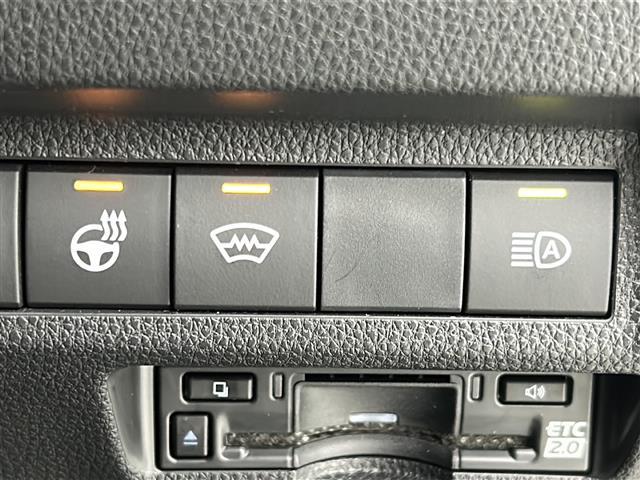 RAV4 ハイブリッドアドベンチャー 禁煙車/サンルーフ/4WD/寒冷地仕様/リアフォグ/トヨタセーフティ/パワーシート/シートメモリー/シートヒーター/ベンチレーション/レザーシート/純正ディスプレイオーディオ/フルセグ/バックカメラ/(9枚目)