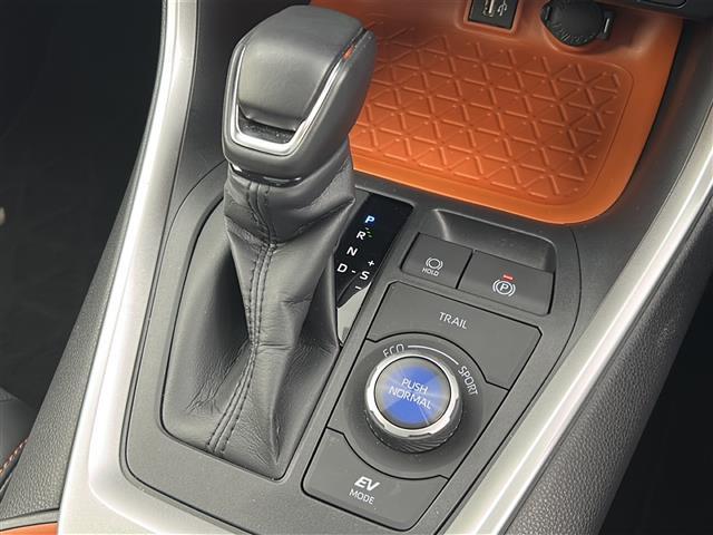 RAV4 ハイブリッドアドベンチャー 禁煙車/サンルーフ/4WD/寒冷地仕様/リアフォグ/トヨタセーフティ/パワーシート/シートメモリー/シートヒーター/ベンチレーション/レザーシート/純正ディスプレイオーディオ/フルセグ/バックカメラ/(12枚目)