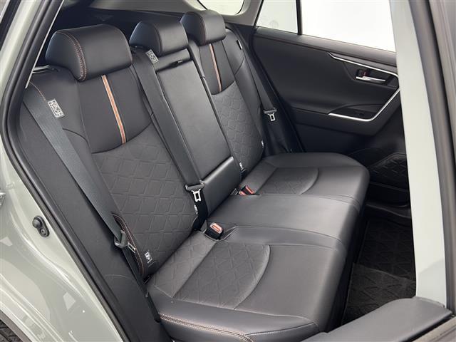 RAV4 ハイブリッドアドベンチャー 禁煙車/サンルーフ/4WD/寒冷地仕様/リアフォグ/トヨタセーフティ/パワーシート/シートメモリー/シートヒーター/ベンチレーション/レザーシート/純正ディスプレイオーディオ/フルセグ/バックカメラ/(14枚目)