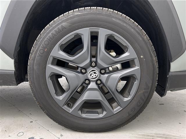 RAV4 ハイブリッドアドベンチャー 禁煙車/サンルーフ/4WD/寒冷地仕様/リアフォグ/トヨタセーフティ/パワーシート/シートメモリー/シートヒーター/ベンチレーション/レザーシート/純正ディスプレイオーディオ/フルセグ/バックカメラ/(16枚目)