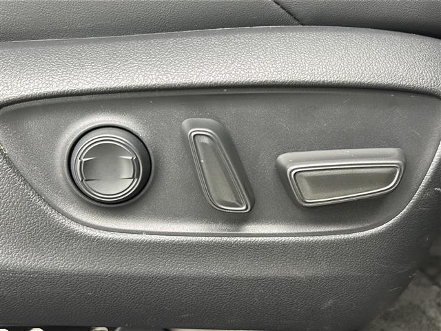 RAV4 ハイブリッドアドベンチャー 禁煙車/サンルーフ/4WD/寒冷地仕様/リアフォグ/トヨタセーフティ/パワーシート/シートメモリー/シートヒーター/ベンチレーション/レザーシート/純正ディスプレイオーディオ/フルセグ/バックカメラ/(29枚目)