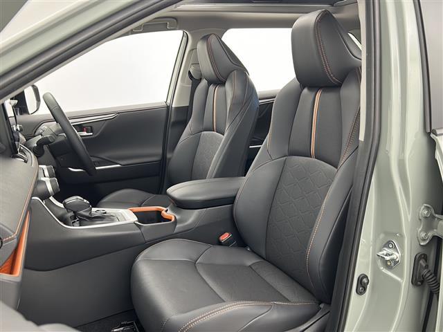 RAV4 ハイブリッドアドベンチャー 禁煙車/サンルーフ/4WD/寒冷地仕様/リアフォグ/トヨタセーフティ/パワーシート/シートメモリー/シートヒーター/ベンチレーション/レザーシート/純正ディスプレイオーディオ/フルセグ/バックカメラ/(33枚目)