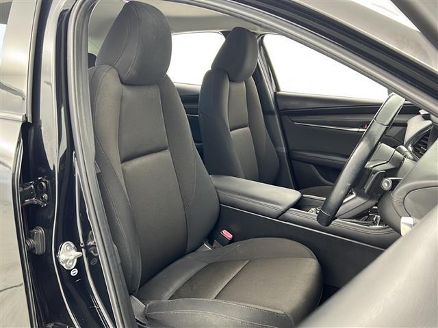MAZDA3セダン 20Sプロアクティブ ツーリングセレクション 禁煙車/レーダークルーズコントロール/ヘッドアップディスプレイ/マツダコネクトナビ/全周囲カメラ/ETC/フルセグテレビ/前席シートヒーター/パワーシート/ステアリングヒーター/純正アルミホイール(13枚目)