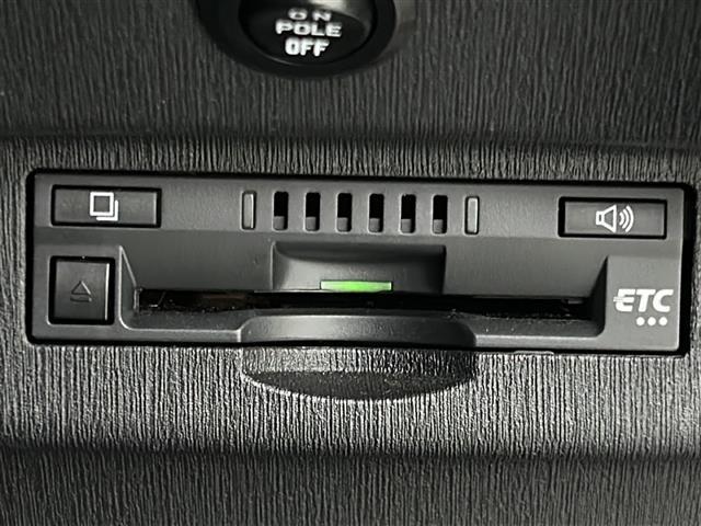 プリウス Sマイコーデ 禁煙車/ハーフレザー/純正7型ナビ/ワンセグ/バックカメラ/100V充電/プッシュスタート/スマートキー×2/ビルトインETC/純正17インチアルミ/純正フロアマッド/純正ドアバイザー/トノカバー/(3枚目)