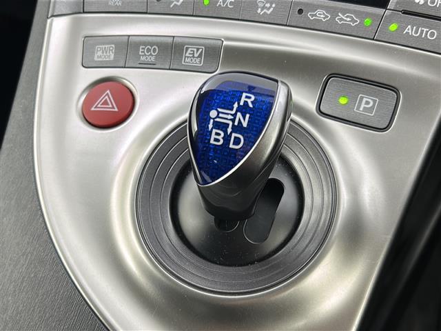 プリウス Sマイコーデ 禁煙車/ハーフレザー/純正7型ナビ/ワンセグ/バックカメラ/100V充電/プッシュスタート/スマートキー×2/ビルトインETC/純正17インチアルミ/純正フロアマッド/純正ドアバイザー/トノカバー/(11枚目)