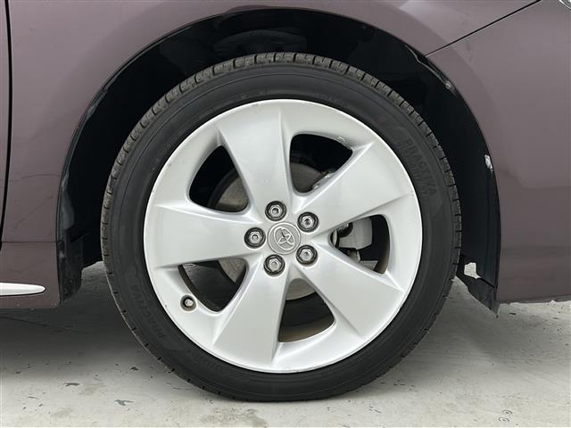 プリウス Sマイコーデ 禁煙車/ハーフレザー/純正7型ナビ/ワンセグ/バックカメラ/100V充電/プッシュスタート/スマートキー×2/ビルトインETC/純正17インチアルミ/純正フロアマッド/純正ドアバイザー/トノカバー/(16枚目)
