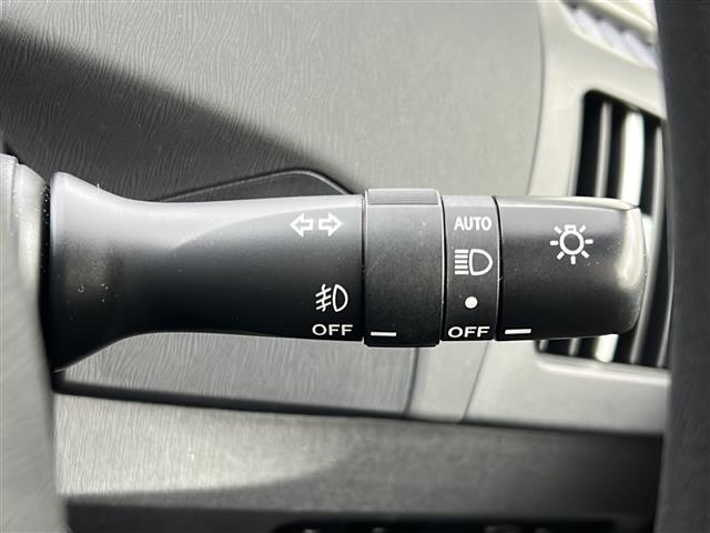 プリウス Sマイコーデ 禁煙車/ハーフレザー/純正7型ナビ/ワンセグ/バックカメラ/100V充電/プッシュスタート/スマートキー×2/ビルトインETC/純正17インチアルミ/純正フロアマッド/純正ドアバイザー/トノカバー/(23枚目)