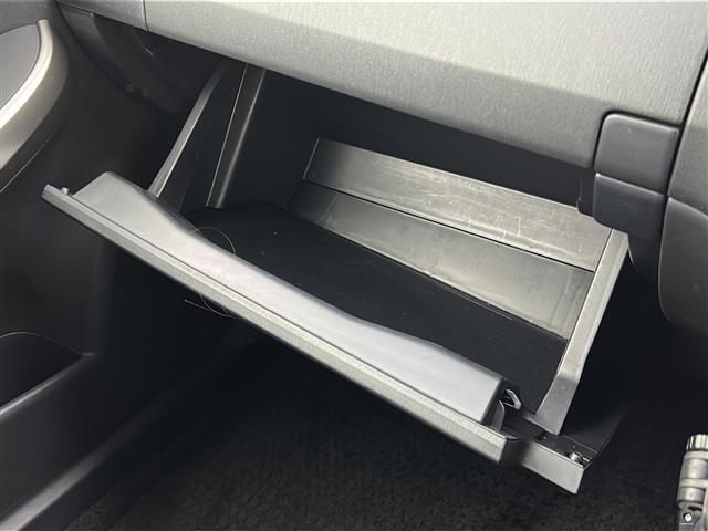 プリウス Sマイコーデ 禁煙車/ハーフレザー/純正7型ナビ/ワンセグ/バックカメラ/100V充電/プッシュスタート/スマートキー×2/ビルトインETC/純正17インチアルミ/純正フロアマッド/純正ドアバイザー/トノカバー/(29枚目)