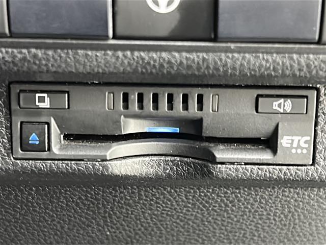 カローラツーリング ハイブリッド ダブルバイビー 禁煙車/衝突軽減/ブラインドスポットモニター/レーダークルーズコントロール/純正9型ディスプレイオーディオ/バックカメラ/前席シートヒーター/ステアリングヒーター/ビルトインETC/ドライブレコーダー(7枚目)