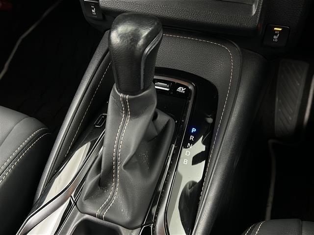 カローラツーリング ハイブリッド ダブルバイビー 禁煙車/衝突軽減/ブラインドスポットモニター/レーダークルーズコントロール/純正9型ディスプレイオーディオ/バックカメラ/前席シートヒーター/ステアリングヒーター/ビルトインETC/ドライブレコーダー(12枚目)