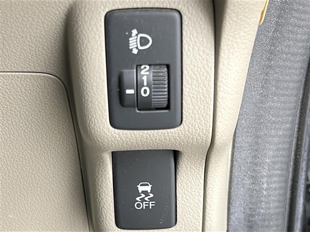 N-BOX G・Lパッケージ 禁煙車/片側パワースライドドア/社外ナビ/バックカメラ/フルセグTV/ETC/横滑り防止装置/ECONスイッチ/ステアリングスイッチ/Pスタート/スマートキー2個/純正14インチアルミホイール(5枚目)