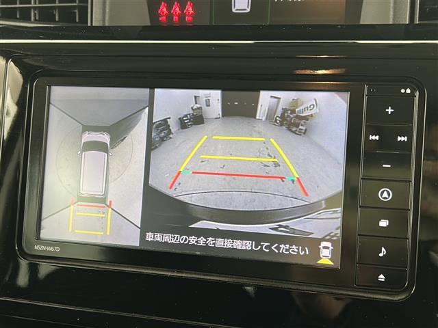 【パノラマモニター】クルマを真上から見下ろした視点で駐車をサポートします！死角からの障害物にいち早く気が付くことができます。