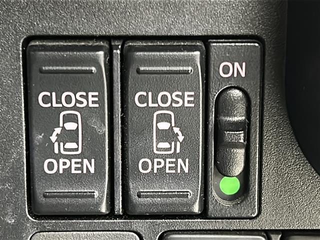 【両側パワースライドドア】小さなお子さまでもボタン一つで乗り降りラクラクです！両手に荷物を抱えている状態でもボタンを押せば自動で開閉するので、お買い物やお出かけの際にはとっても重宝します！