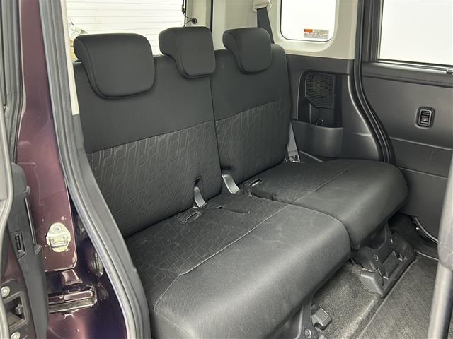 【後部座席】後席もゆったりドライブを楽しめます。内外装はプロこだわりのクリーニングで清潔なおクルマでご納車させていただきます！店舗での現車確認も承っています！