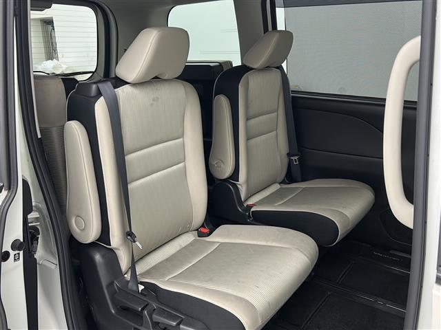 セレナ e-パワー ハイウェイスターV 禁煙車/後席モニター/プロパイロット/全周囲/衝突軽減/車線維持/後側方支援/純正ナビ/フルセグTV/デジタルミラー/ドラレコ/ビルトインETC/革巻ステアステアスイッチ/スマートキー/純正15AW(14枚目)