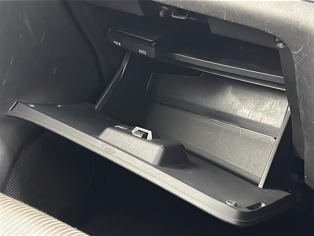 セレナ e-パワー ハイウェイスターV 禁煙車/後席モニター/プロパイロット/全周囲/衝突軽減/車線維持/後側方支援/純正ナビ/フルセグTV/デジタルミラー/ドラレコ/ビルトインETC/革巻ステアステアスイッチ/スマートキー/純正15AW(30枚目)