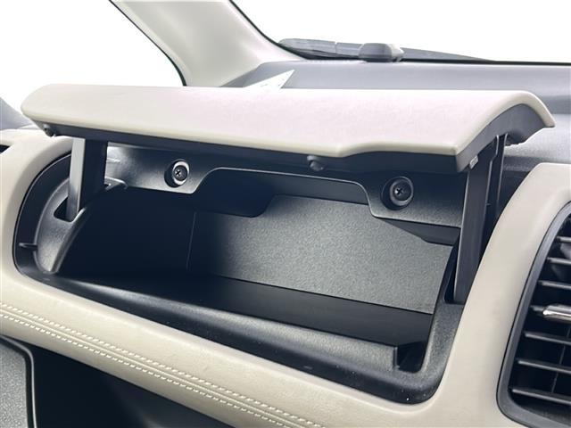 セレナ e-パワー ハイウェイスターV 禁煙車/後席モニター/プロパイロット/全周囲/衝突軽減/車線維持/後側方支援/純正ナビ/フルセグTV/デジタルミラー/ドラレコ/ビルトインETC/革巻ステアステアスイッチ/スマートキー/純正15AW(31枚目)