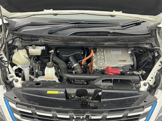 セレナ e-パワー ハイウェイスターV 禁煙車/後席モニター/プロパイロット/全周囲/衝突軽減/車線維持/後側方支援/純正ナビ/フルセグTV/デジタルミラー/ドラレコ/ビルトインETC/革巻ステアステアスイッチ/スマートキー/純正15AW(42枚目)