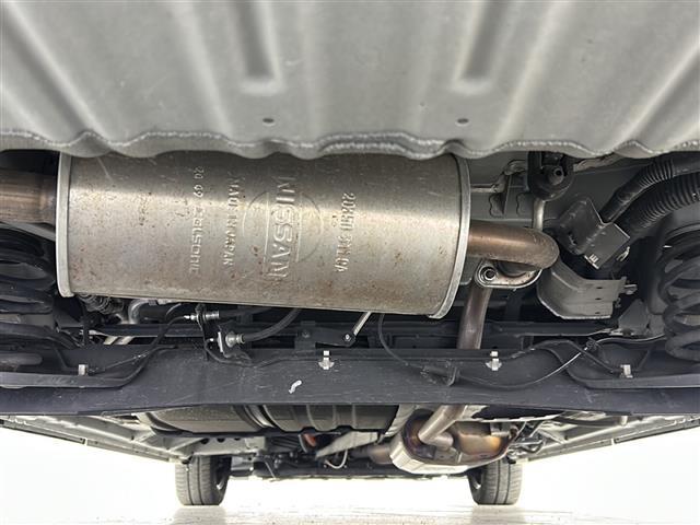 セレナ e-パワー ハイウェイスターV 禁煙車/後席モニター/プロパイロット/全周囲/衝突軽減/車線維持/後側方支援/純正ナビ/フルセグTV/デジタルミラー/ドラレコ/ビルトインETC/革巻ステアステアスイッチ/スマートキー/純正15AW(43枚目)