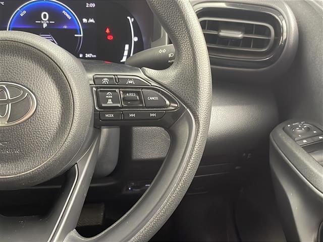 ヤリス ハイブリッドＧ　後期型／ワンオーナー／三眼ＬＥＤヘッドライト／トヨタセーフティセンス／ＡＣＣ／純正ディスプレイオーディオナビ／フルセグＴＶ／バックカメラ／ビルトインＥＴＣ／横滑り防止装置／ステアスイッチ／社外アルミ（4枚目）