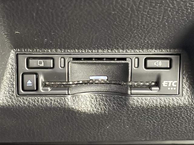 ヤリス ハイブリッドＧ　後期型／ワンオーナー／三眼ＬＥＤヘッドライト／トヨタセーフティセンス／ＡＣＣ／純正ディスプレイオーディオナビ／フルセグＴＶ／バックカメラ／ビルトインＥＴＣ／横滑り防止装置／ステアスイッチ／社外アルミ（10枚目）