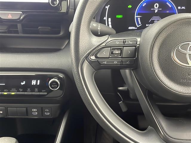 ヤリス ハイブリッドＧ　後期型／ワンオーナー／三眼ＬＥＤヘッドライト／トヨタセーフティセンス／ＡＣＣ／純正ディスプレイオーディオナビ／フルセグＴＶ／バックカメラ／ビルトインＥＴＣ／横滑り防止装置／ステアスイッチ／社外アルミ（11枚目）