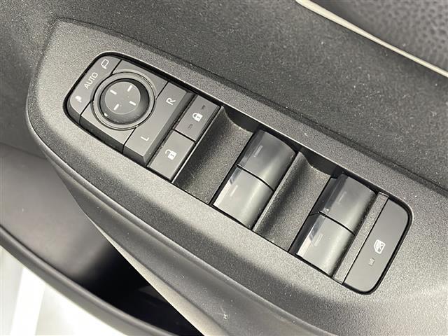 ヤリス ハイブリッドＧ　後期型／ワンオーナー／三眼ＬＥＤヘッドライト／トヨタセーフティセンス／ＡＣＣ／純正ディスプレイオーディオナビ／フルセグＴＶ／バックカメラ／ビルトインＥＴＣ／横滑り防止装置／ステアスイッチ／社外アルミ（28枚目）