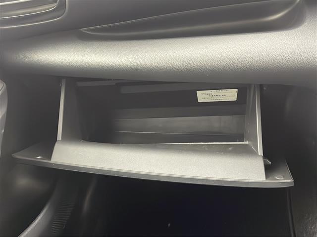 ヤリス ハイブリッドＧ　後期型／ワンオーナー／三眼ＬＥＤヘッドライト／トヨタセーフティセンス／ＡＣＣ／純正ディスプレイオーディオナビ／フルセグＴＶ／バックカメラ／ビルトインＥＴＣ／横滑り防止装置／ステアスイッチ／社外アルミ（30枚目）