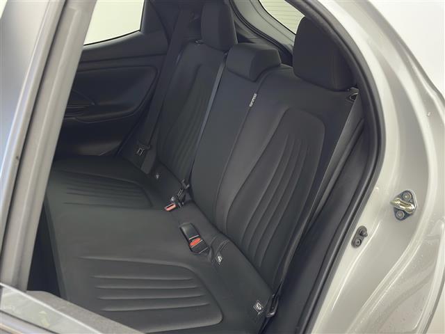 ヤリス ハイブリッドＧ　後期型／ワンオーナー／三眼ＬＥＤヘッドライト／トヨタセーフティセンス／ＡＣＣ／純正ディスプレイオーディオナビ／フルセグＴＶ／バックカメラ／ビルトインＥＴＣ／横滑り防止装置／ステアスイッチ／社外アルミ（34枚目）